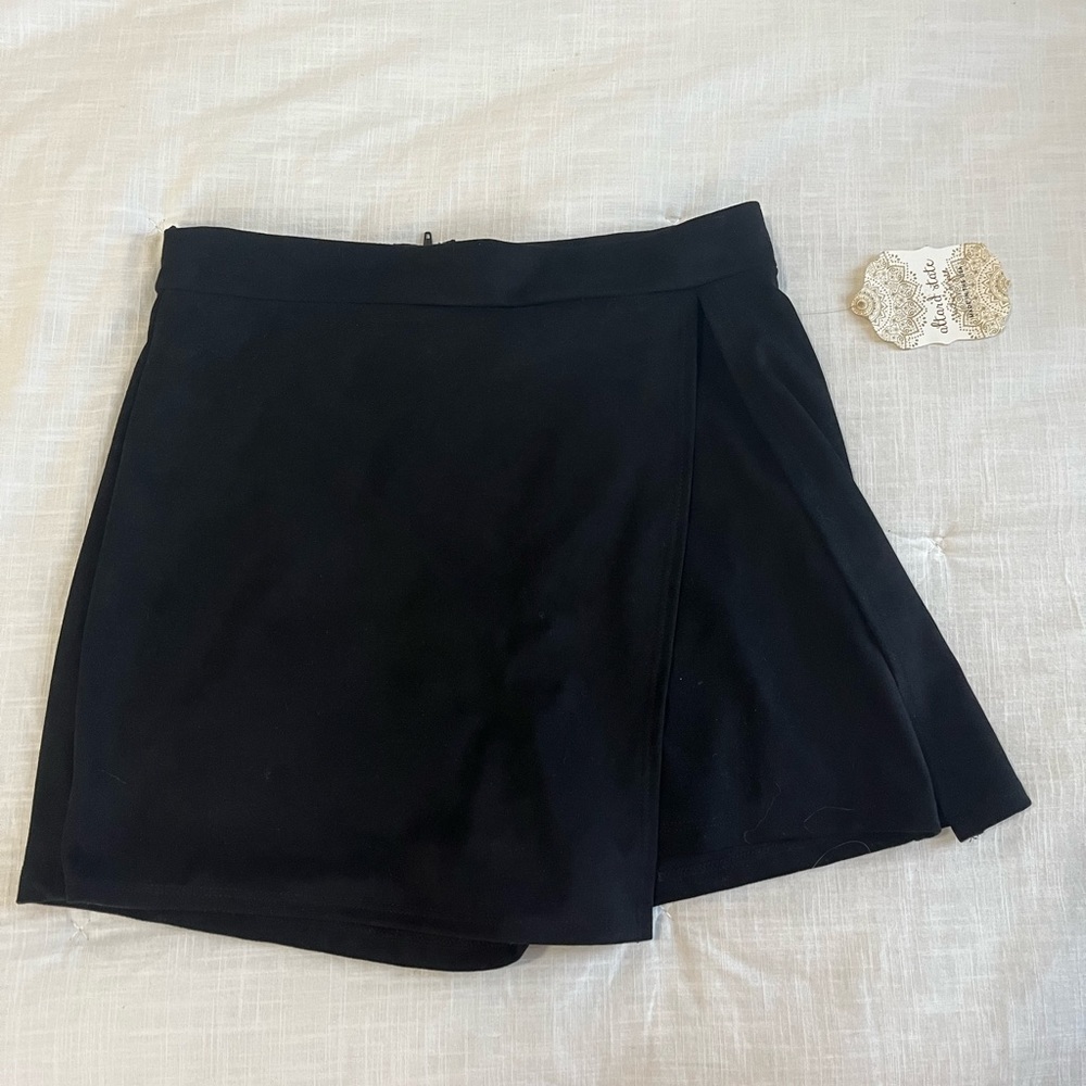 Alger’s state - New/Never worn - Skort - M - Side Slit